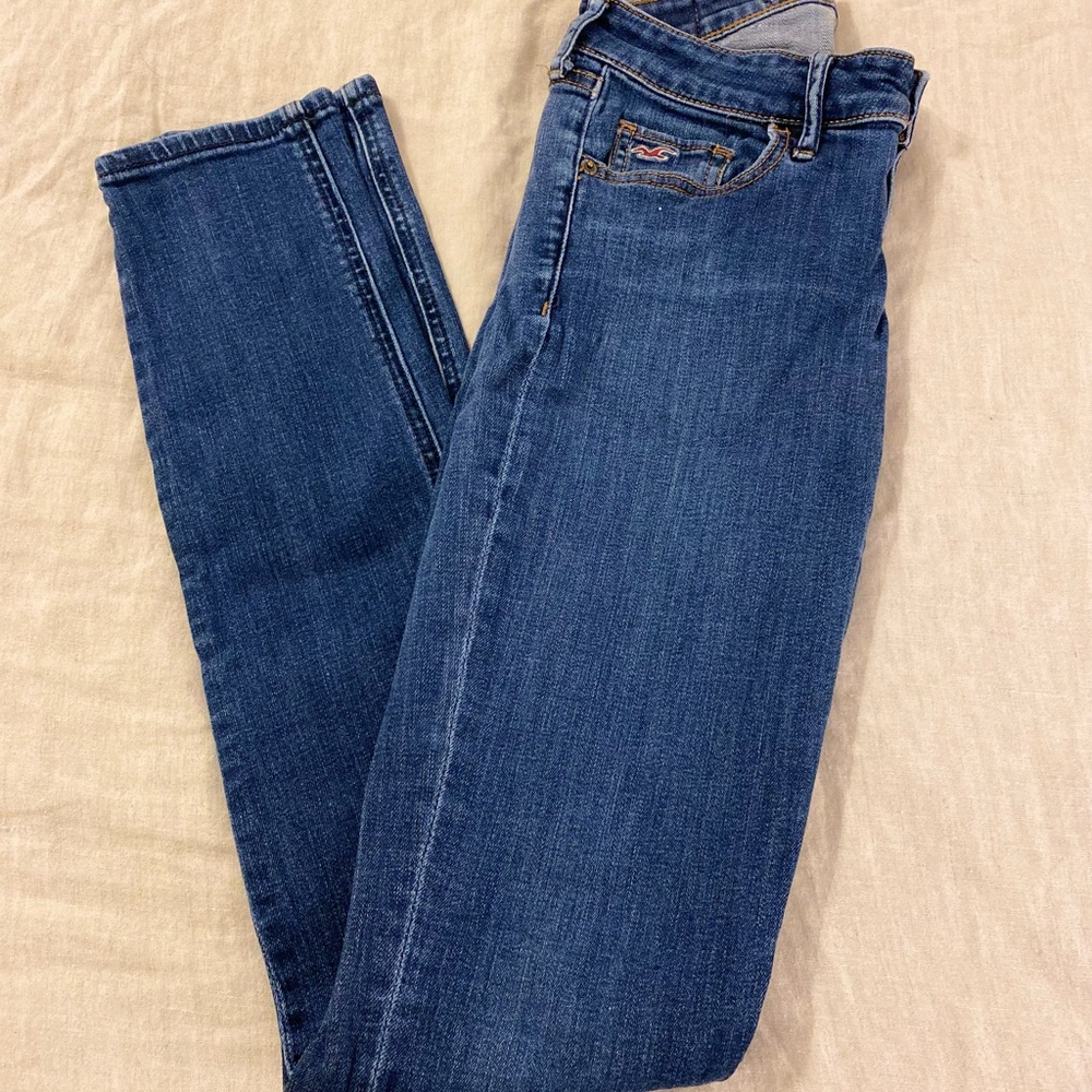 Hollister Low-Rise Super Skinny Jeans size 26 or 0